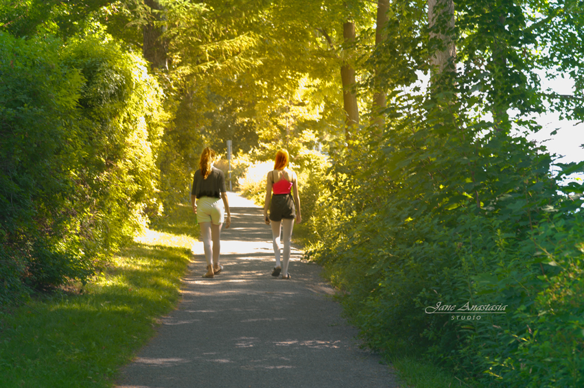 JAS_3065-WEB-Girls-on-a-path-3