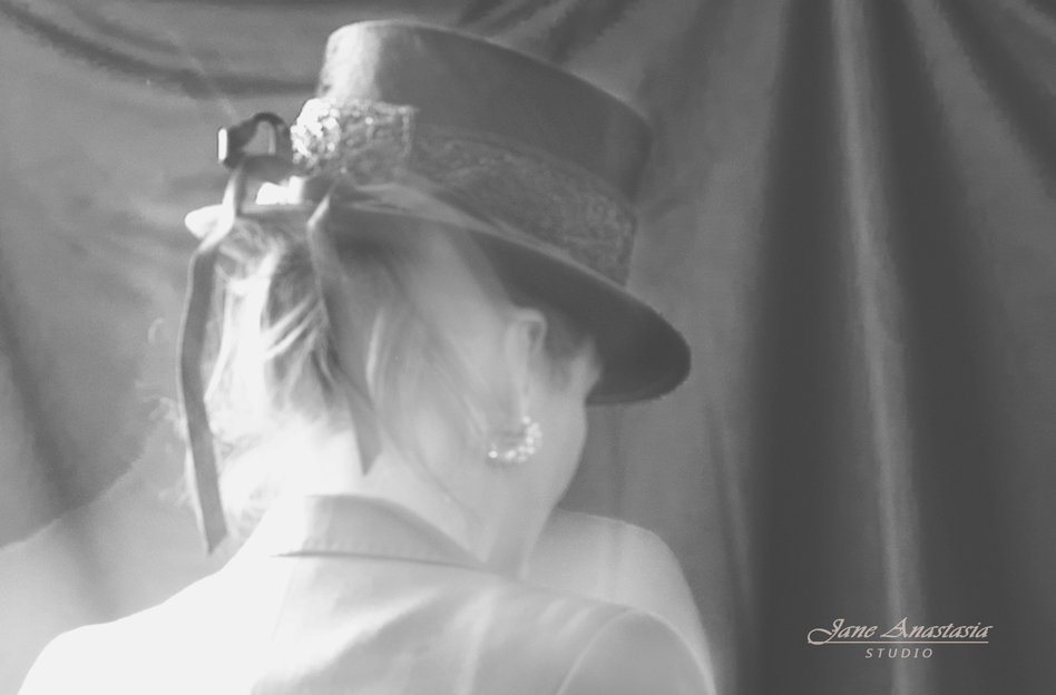 _JAS2061-WEB-BW-Jane-In-Hat