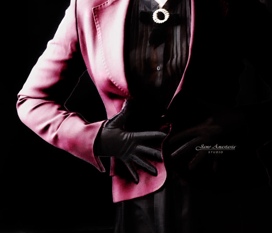 _JAS2076-WEB-Gloves-hands-fucshia-jacket