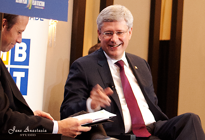 _JAS0065-WEB-PM-Harper-laughing-at-a-joke